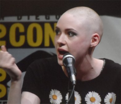 Karen Gillan bald, Nebula, Guardians of the Galaxy Comic-Con 2013